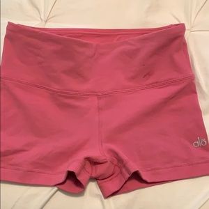 ALO yoga women’s pink shorts size small